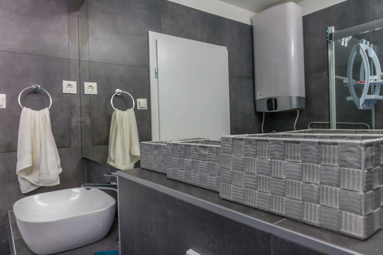 Apartments Tatjana Selce Exterior photo
