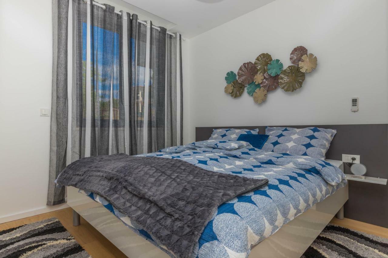 Apartments Tatjana Selce Exterior photo