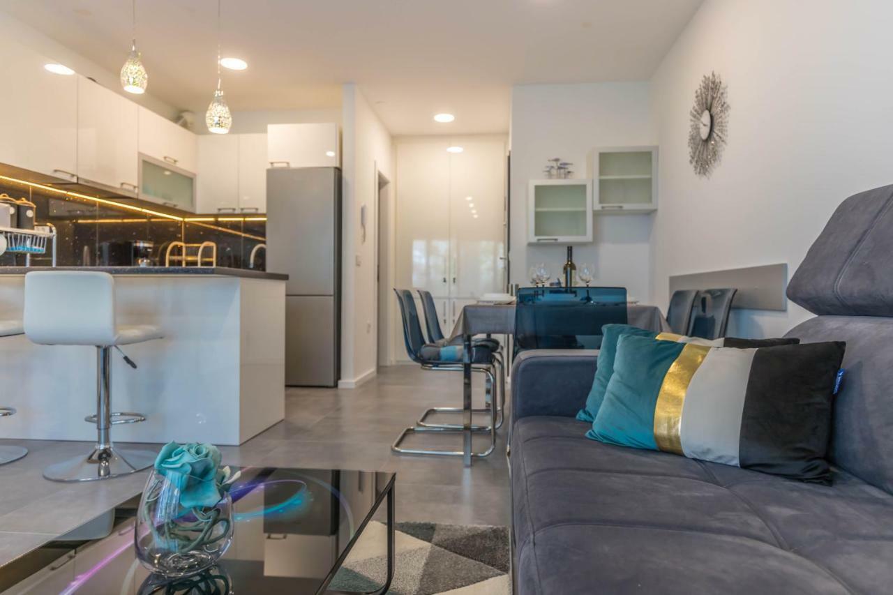 Apartments Tatjana Selce Exterior photo